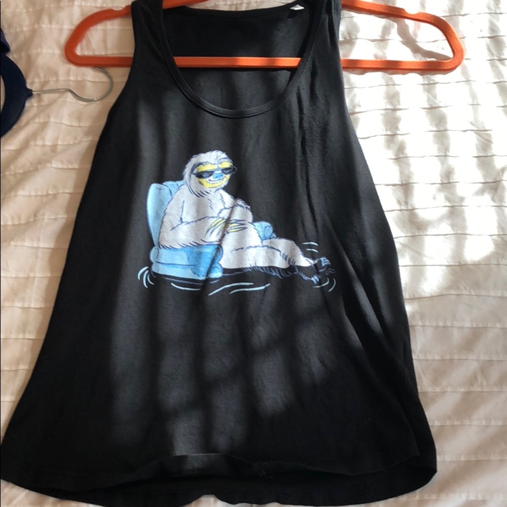 🍒Sz sm Black racerback sloth tank 🍒